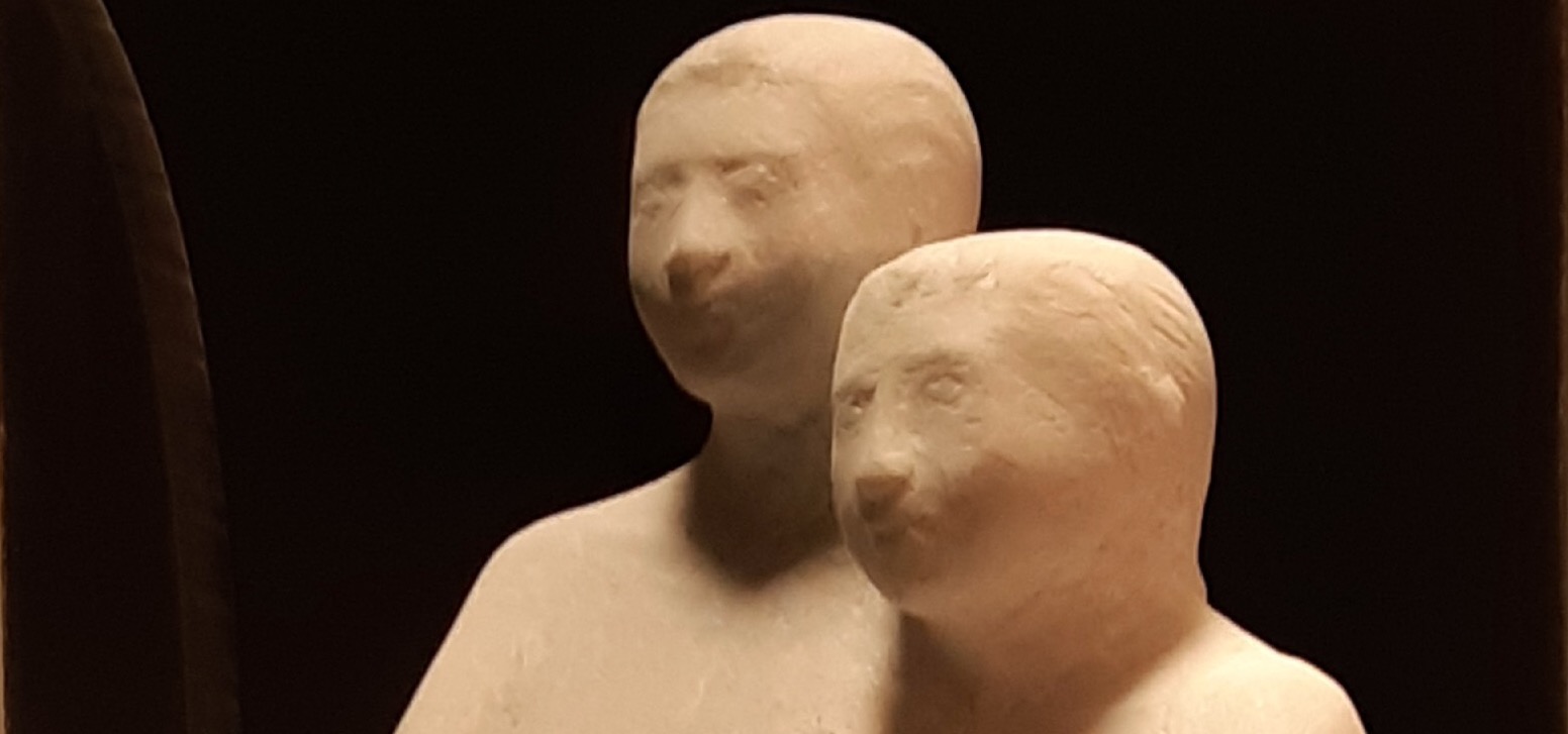 Grabstele aus Carrara-Marmor Grabstele aus Carrara-Marmor